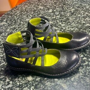 Adorable Jungla black‎ leather flats made in Spain